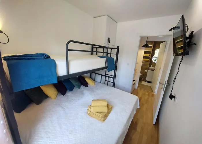 Perunika D9 - Divcigora アパート *